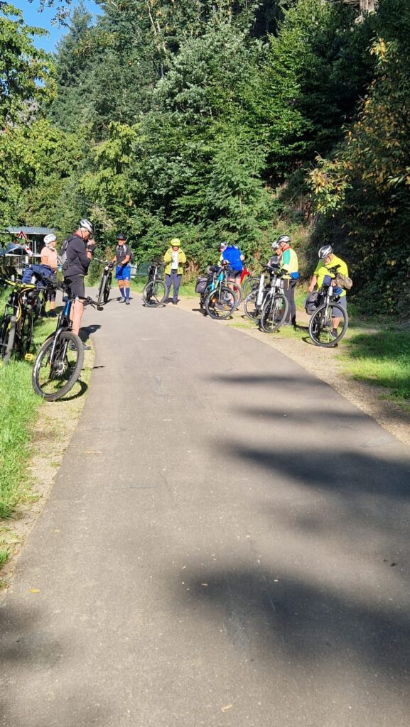 Pause bei der Radtour Sauerlandring